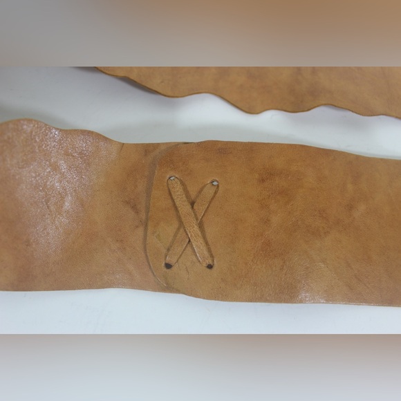 Handmade Leather Flower Buckle Wide Natural Scalloped Edge Leather Belt 1980’s - Picture 7 of 10
